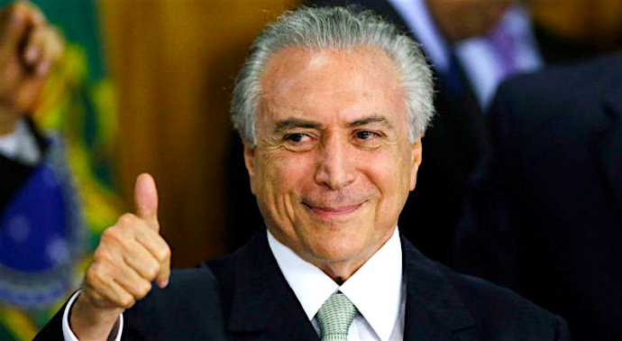 Michel Temer pretende congelar gastos públicos, mas não os aumentos salariais do governo