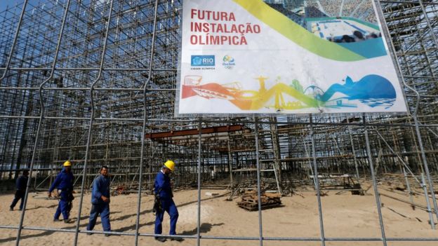 Trabalhadores em obra olímpica