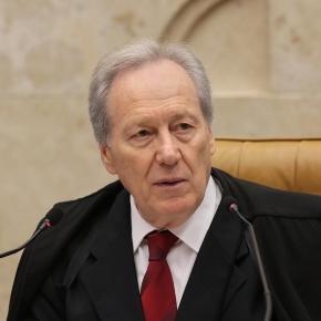 Lewandowski recebeu uma petição popular para anular o impeachment