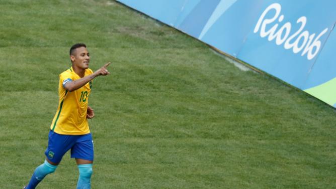 O jogador Neymar comemora gol durante partida contra Honduras, nos Jogos Olímpicos do Rio, no Rio de Janeiro, no dia 17 de agosto de 2016