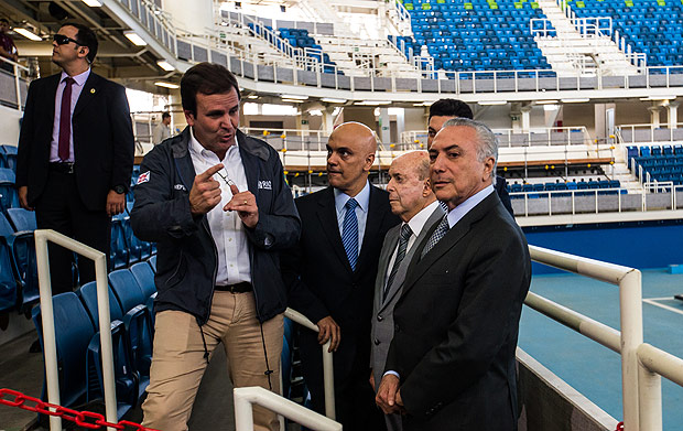 Rio de Janeiro, RJ, BRASIL. 14 /06/ 2016; O presidente interino Michel Temer, faz visita ao parque olimpico no Rio. Tambemm estavam presentes o prefeito do Rio, Eduardo Paes, O governador em exercicio Fancisco Dornelles e o presidente do COB, Carlos Arthur Nuzman. (Foto: Ricardo Borges/Folhapress) *** EXCLUSIVO FOLHA ***