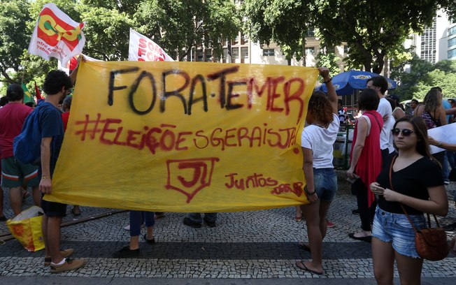 Manifestantes se reúnem no centro do Rio de Janeiro para protestos contra Michel Temer