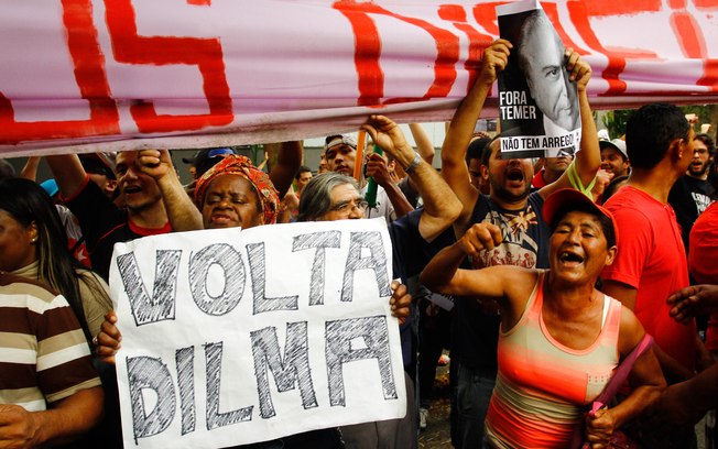 Manifestantes ligados ao MTST: pressão nas ruas contra o homem que articulou a queda de Dilma