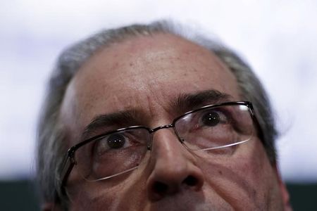 Deputado Eduardo Cunha, que é presidente da Câmara dos Deputados, foi afastado de seu mandato por decisão de um ministro do STF.