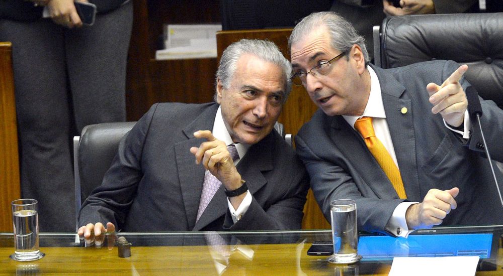 Temer e Cunha se confabulam durante cerimônia na Câmara, em novembro passado. Foto: Antonio Cruz/Agência Brasil