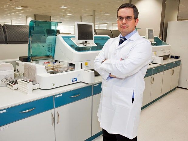 Edgar Rizzatti tem pós-doc e trabalha com pesquisa no Laboratório Fleury (Foto: Divulgação)