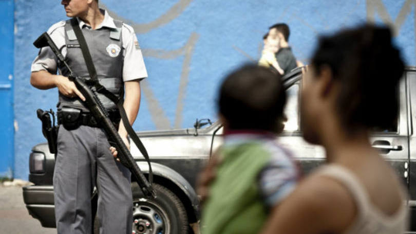 Polícia Militar realiza abordagens em bairros na zona norte da cidade como parte da Operação Saturação